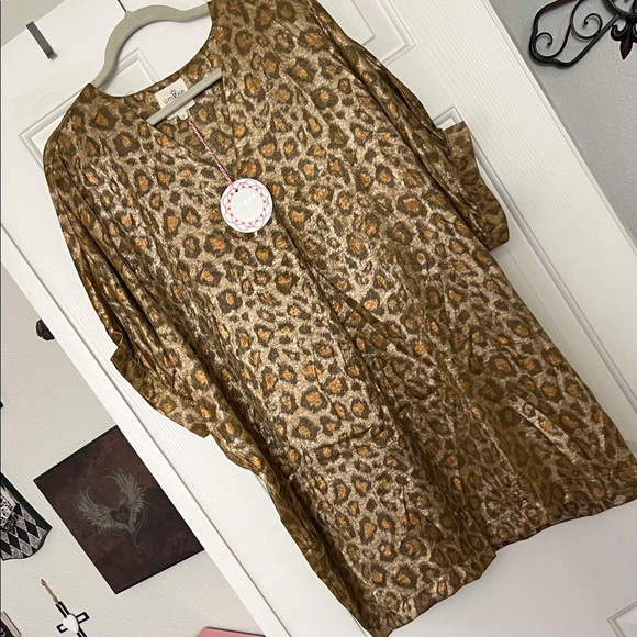Umgee Tops - Umgee Metallic Leopard Print Tunic Top